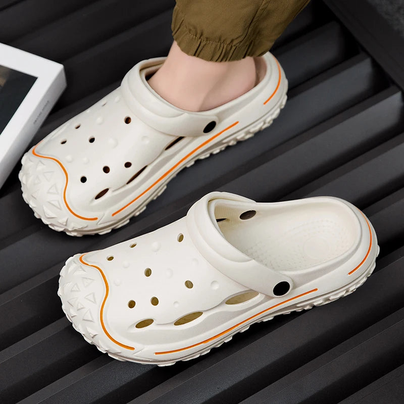 2024 Summer New Men's Slippers Outdoor Garden Clogs Male Casual Shoes Fashion Luxury Sandals Comfort Home Soft Slippers 39-46